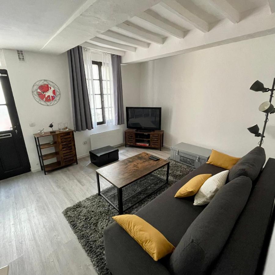 Intra-muros Bien Situe Et Agreable A Proximite Des Theatres