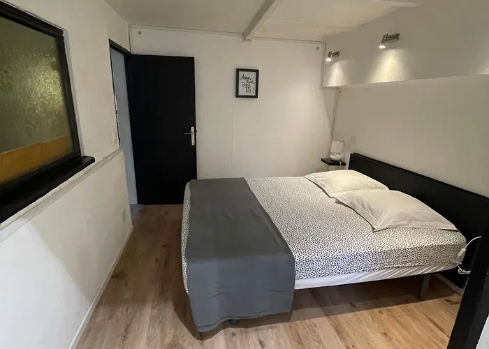 Appartement Intra-Muros Bien Situe Et Agreable A Proximite Des Theatres