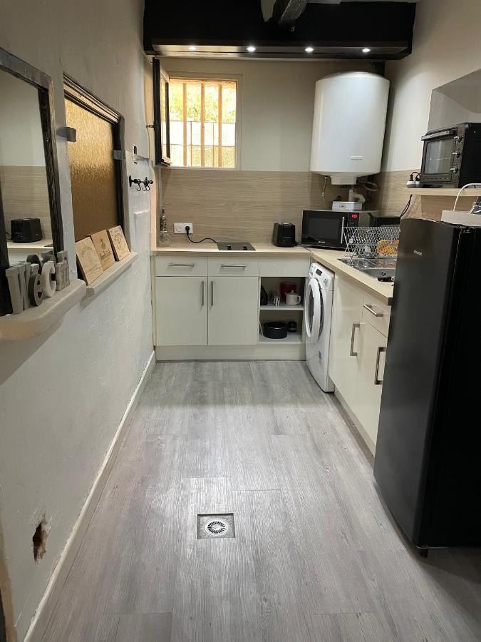 Apartment Intra-muros Bien Situe Et Agreable A Proximite Des Theatres Avignon