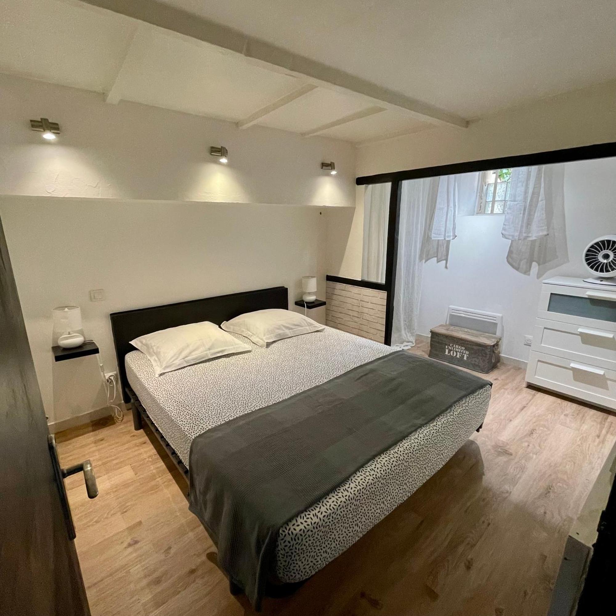 Intra-muros Bien Situe Et Agreable A Proximite Des Theatres Apartment